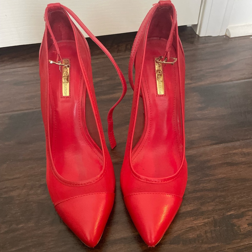 Red pumps